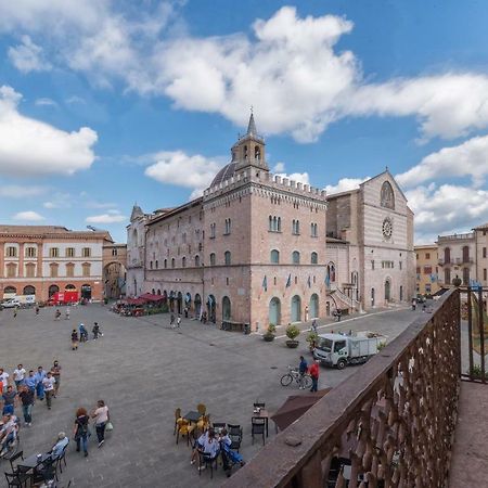 Apartament La Residenza In Piazza Grande Foligno Zewnętrze zdjęcie